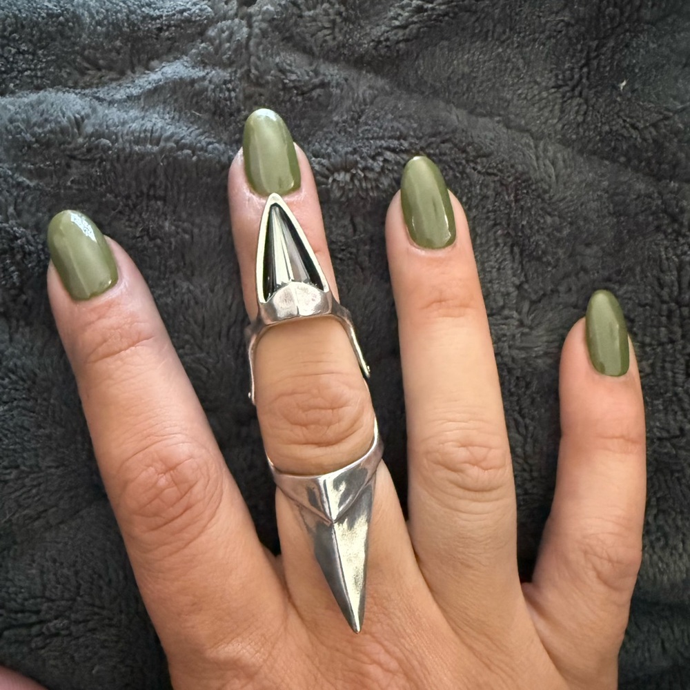 UNO de 50 Double Finger Ring - Picture 6 of 10
